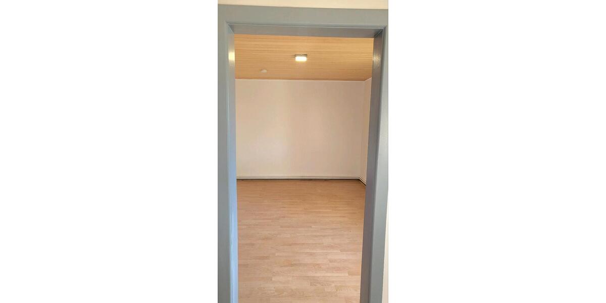 Einfamilienhaus Hillerse - 8 Zimmer, 220 m&sup2;, 1.400&euro; | Angebot:26523117
