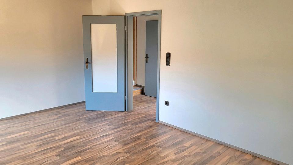 Einfamilienhaus Hillerse - 8 Zimmer, 220 m&sup2;, 1.400&euro; | Angebot:26523117