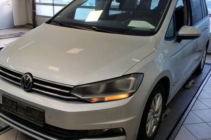 VW Touran 226.178 km 14.990 &euro; Braunschweig 38122
