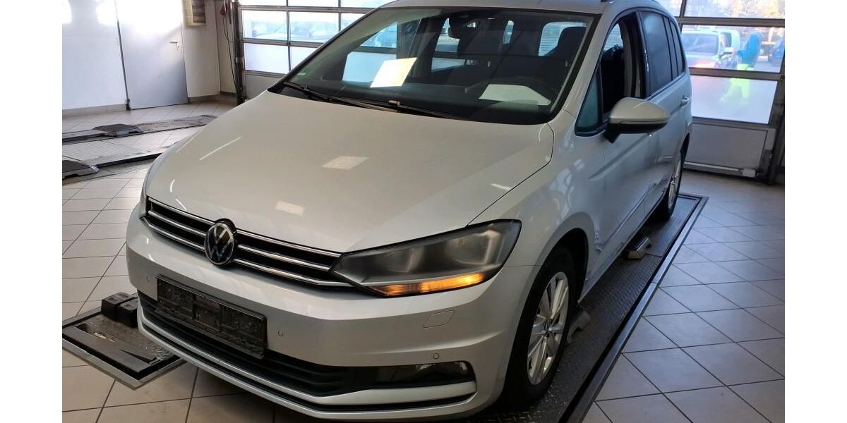 VW Touran 226.178 km 14.990 &euro; Braunschweig 38122