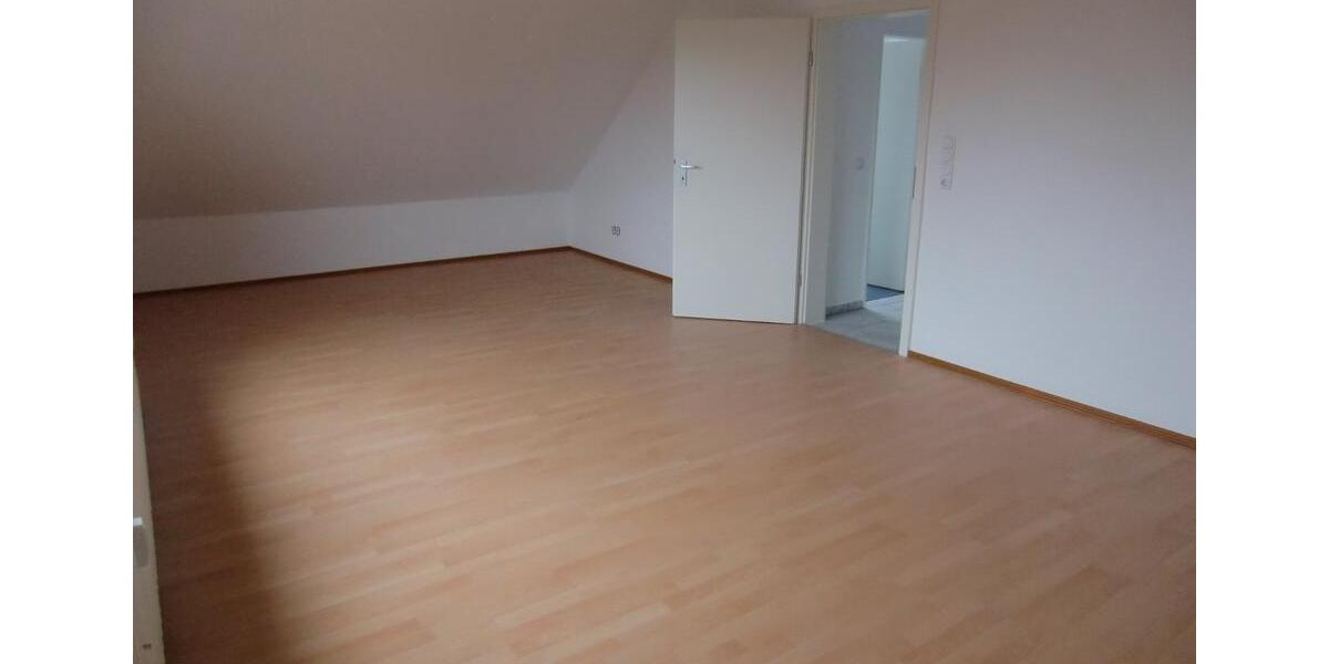 Dachgeschoßwohnung Söhlde - 4 Zimmer, 84 m&sup2;, 540&euro; | Angebot:25588597