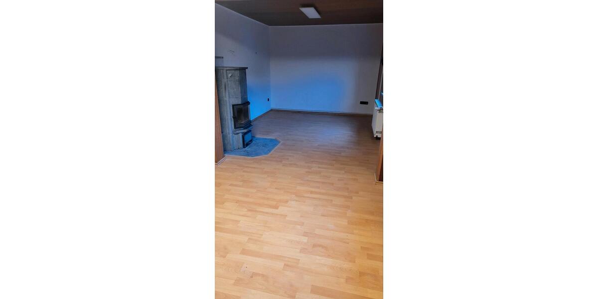 Einfamilienhaus Hillerse - 8 Zimmer, 220 m&sup2;, 1.500&euro; | Angebot:26025785