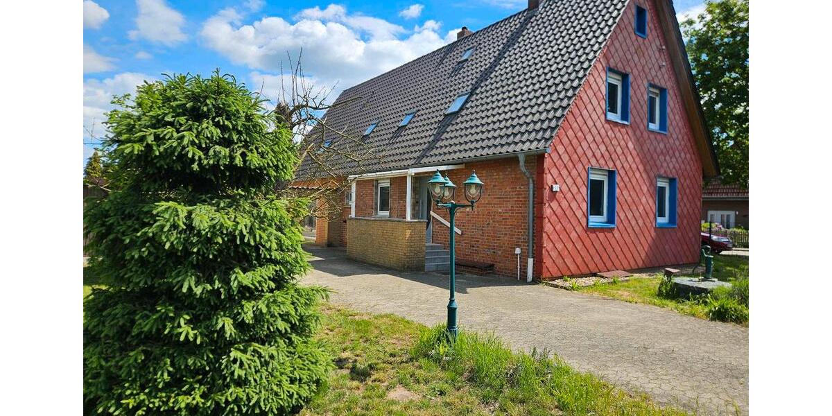 Einfamilienhaus Hillerse - 8 Zimmer, 220 m&sup2;, 1.400&euro; | Angebot:26635930
