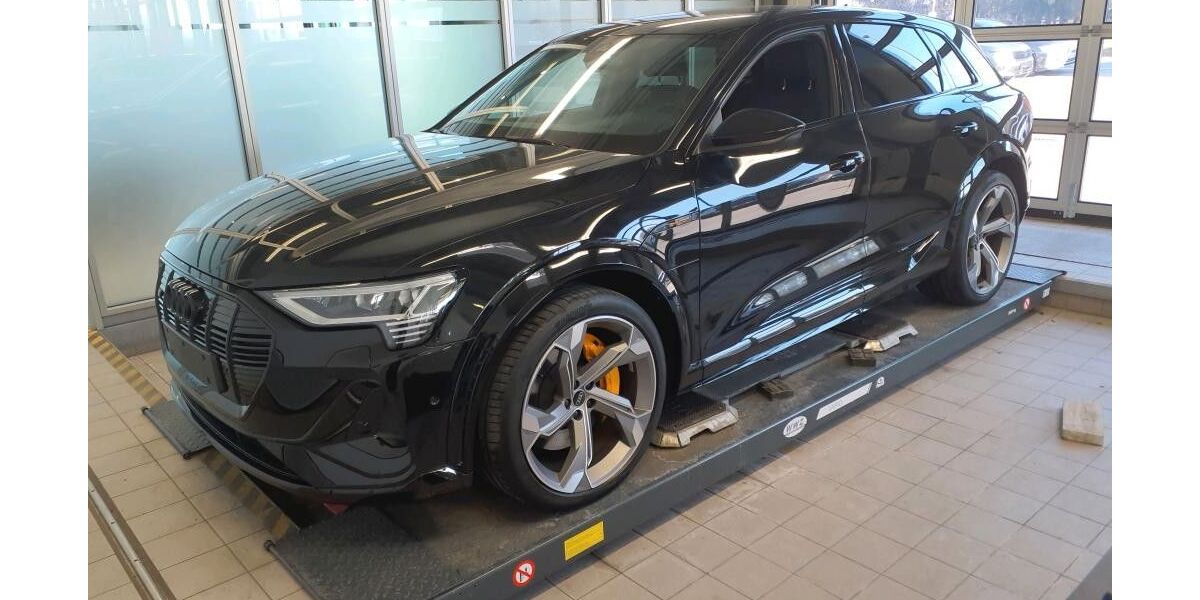 Audi e-tron 24.000 km 43.950 &euro; Salzgitter 38259