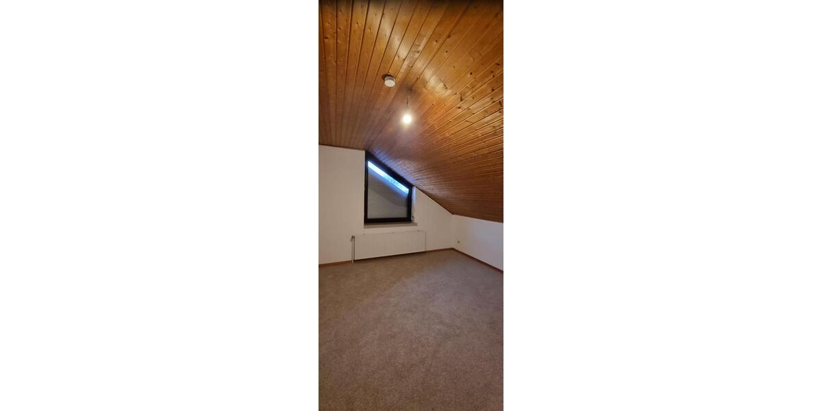 Dachgeschoßwohnung Wendeburg - 3 Zimmer, 120 m&sup2;, 870&euro; | Angebot:26072657