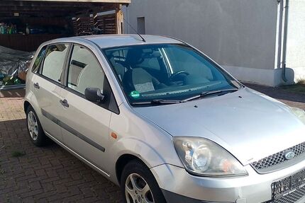 Ford Fiesta 193.255 km 777 &euro; Braunschweig 38110