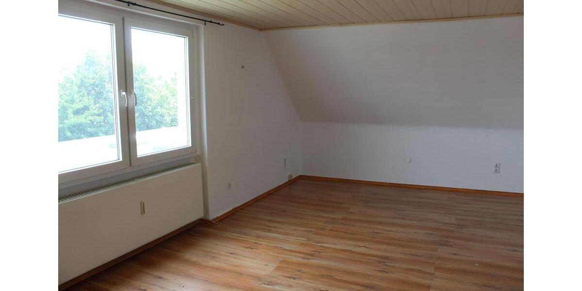 Dachgeschoßwohnung Söllingen ehem. Bahnhof Twieflingen - 3 Zimmer, 71 m&sup2;, 550&euro; | Angebot:25080277