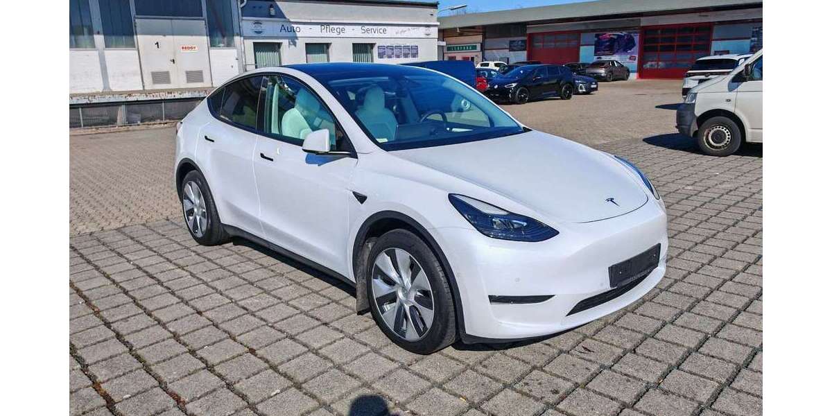 Tesla Model Y 78.212 km 31.970 &euro; Braunschweig 38112