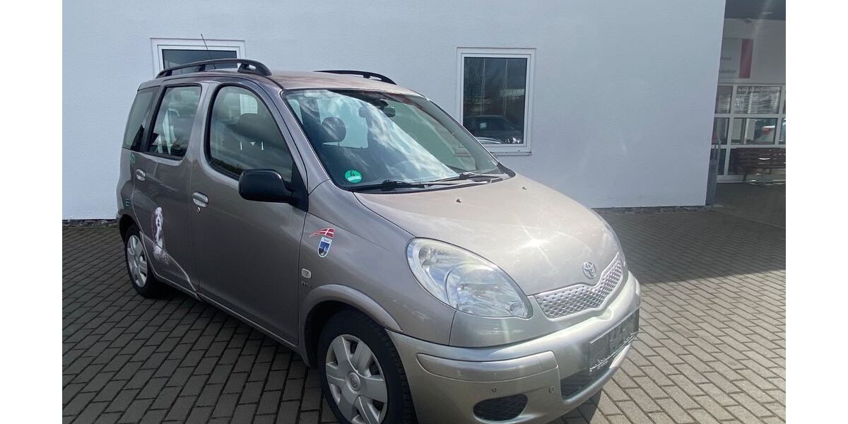 Toyota Yaris 260.000 km 2.900 &euro; Goslar 38644