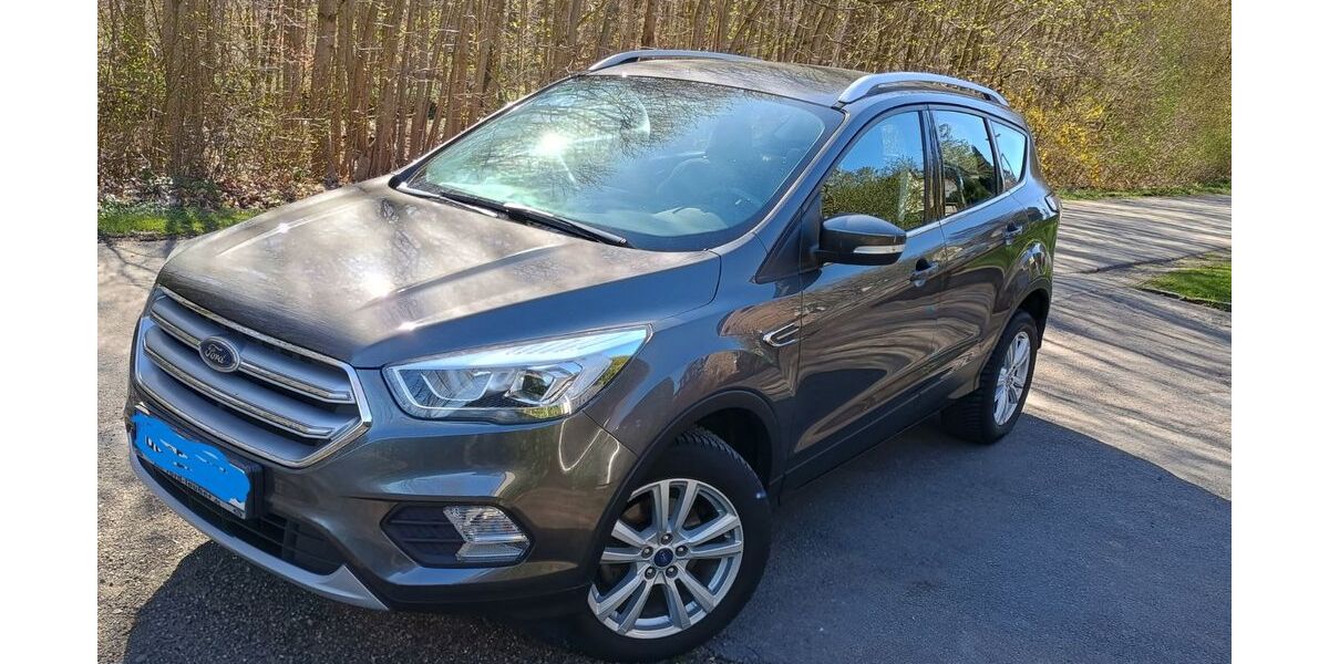 Ford Kuga 98.000 km 10.800 &euro; Langelsheim 38729
