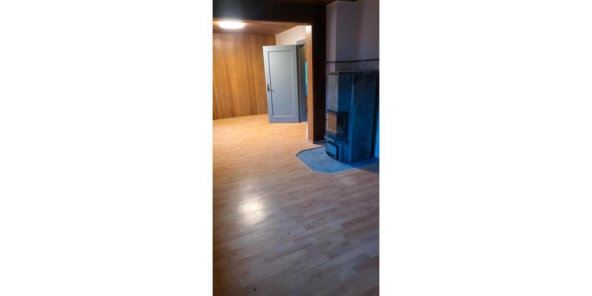 Einfamilienhaus Hillerse - 8 Zimmer, 220 m&sup2;, 1.500&euro; | Angebot:26047172