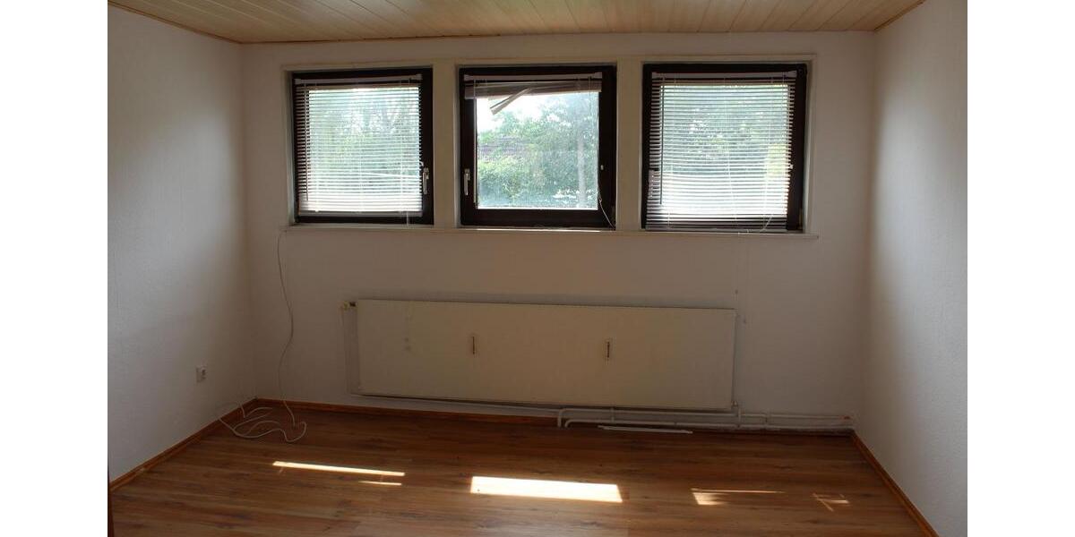 Dachgeschoßwohnung Söllingen ehem. Bahnhof Twieflingen - 3 Zimmer, 71 m&sup2;, 550&euro; | Angebot:25080277