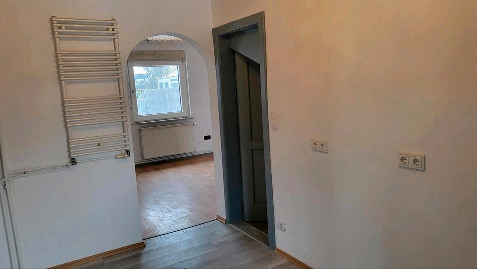 Einfamilienhaus Hillerse - 8 Zimmer, 220 m&sup2;, 1.500&euro; | Angebot:26047172