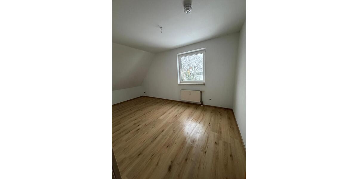 Dachgeschoßwohnung Salzgitter Ortschaft Südost - 4 Zimmer, 99 m&sup2;, 680&euro; | Angebot:25405317