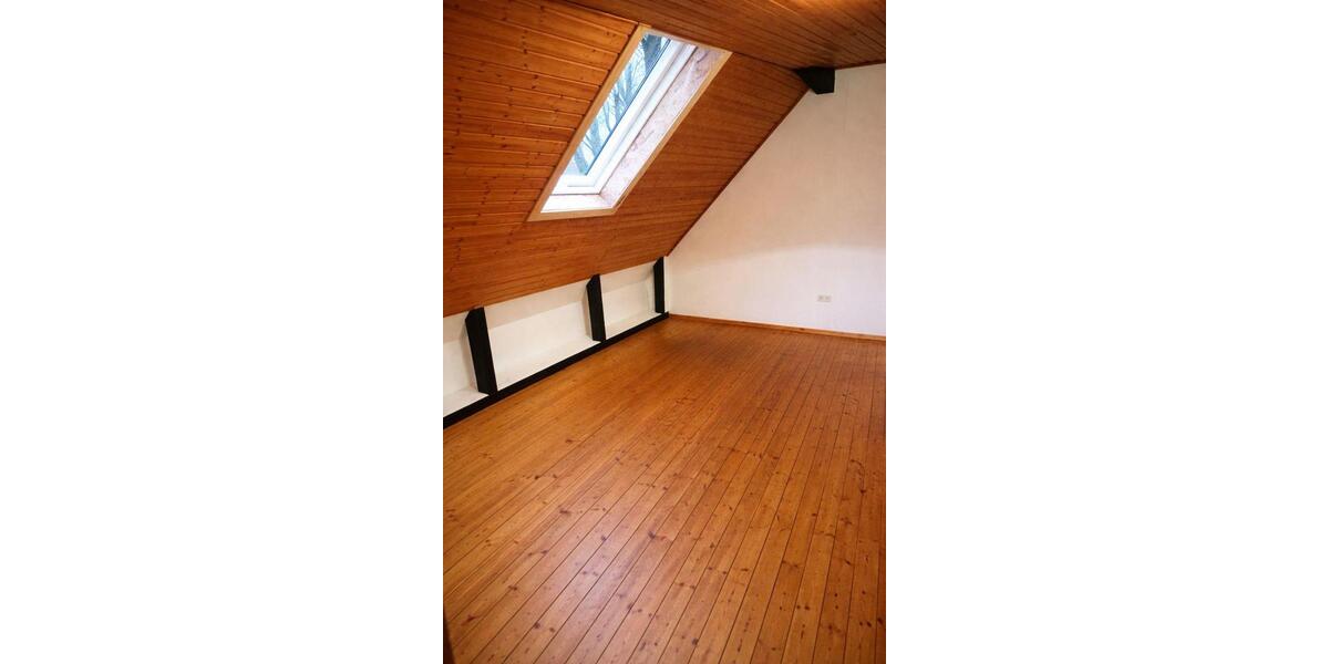 Etagenwohnung Lehre - 4 Zimmer, 115 m&sup2;, 865&euro; | Angebot:26038981