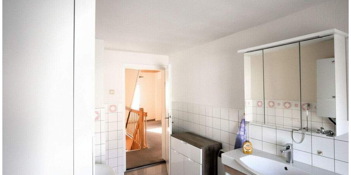 Mehrfamilienhaus, Wohnhaus Warle Warle - 8 Zimmer, 162 m&sup2;, 98.000&euro; | Angebot:25679273