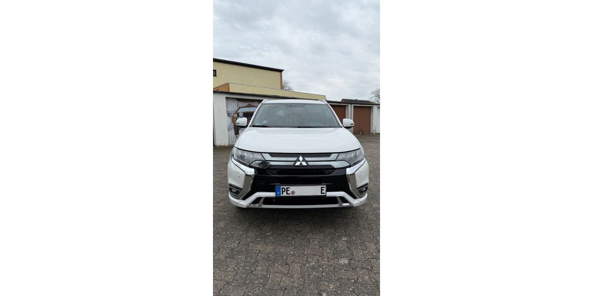 Mitsubishi Plug-in Hybrid Outlander 69.100 km 22.999 &euro; Vechelde 38159