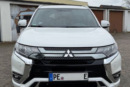 Mitsubishi Plug-in Hybrid Outlander 69.333 km 22.999 &euro; Vechelde 38159