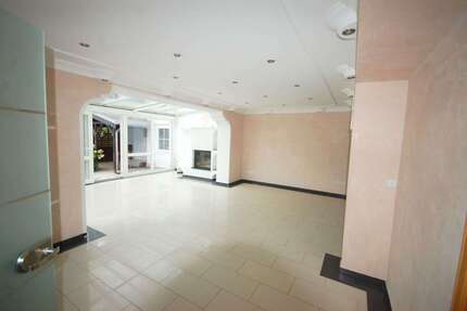 Haus Volkse Volkse - 6 Zimmer, 260 m&sup2;, 1.200&euro; | Angebot:26749347