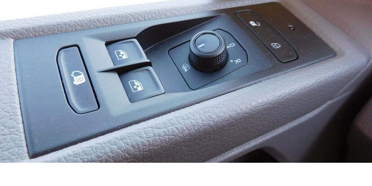 VW T6.1 Transporter 2.0 TDI BMT 3Sitze Navi Klima 30.000 km 28.990 &euro; Vordorf 38533