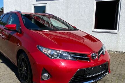 Toyota Auris 182.000 km 5.950 &euro; Goslar 38644