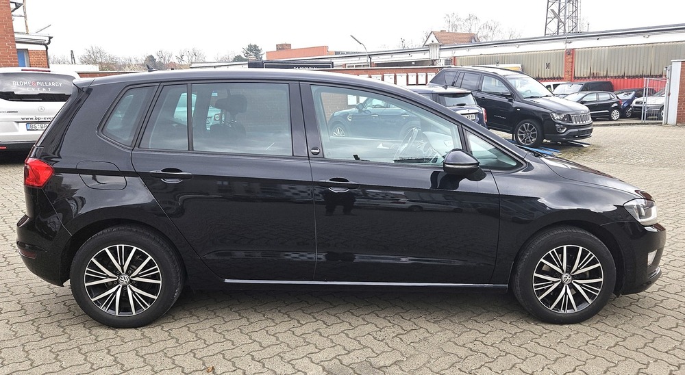 VW Golf Sportsvan VII Sound, KLIMA, ACC, AHK,1 Hand 239.000 km 8.888 &euro; Braunschweig 38106