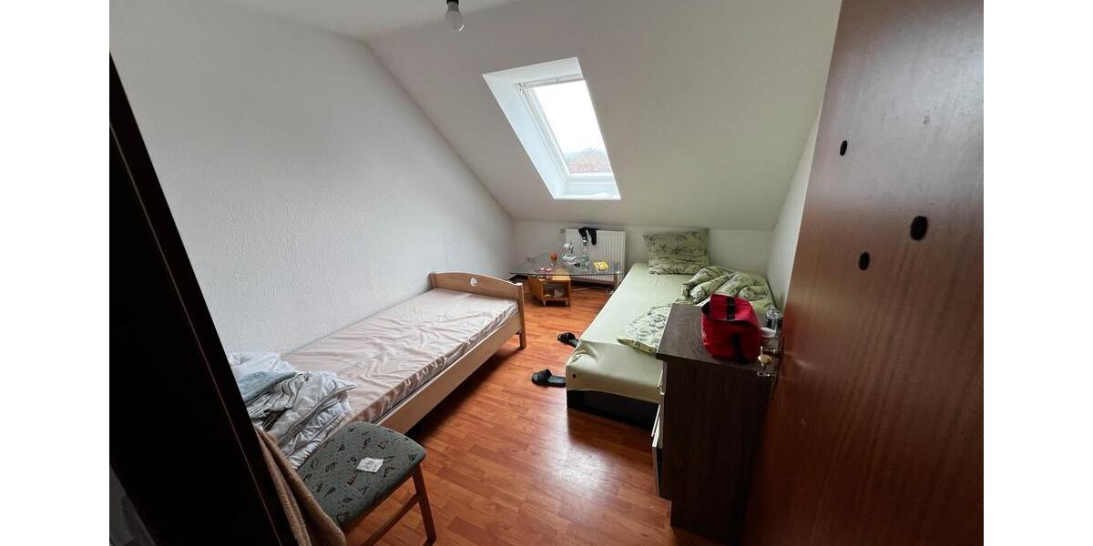 Dachgeschoßwohnung Salzgitter Ortschaft Nord - 8 Zimmer, 130 m&sup2;, 1.100&euro; | Angebot:26536399