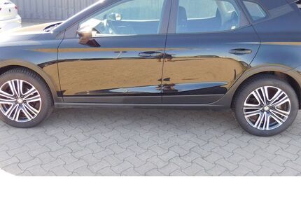 Seat Arona 31.900 km 15.990 &euro; Vordorf 38533