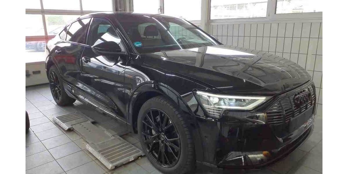 Audi e-tron 23.750 km 34.400 &euro; Salzgitter 38259