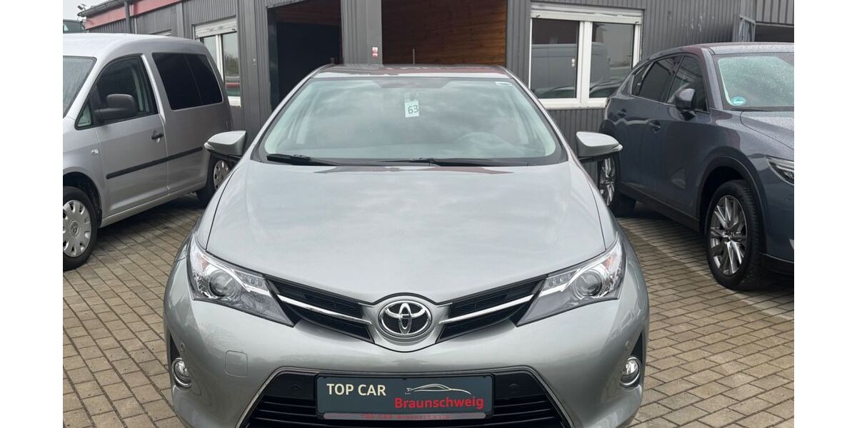 Toyota Auris 17.200 km 11.900 &euro; Braunschweig 38110
