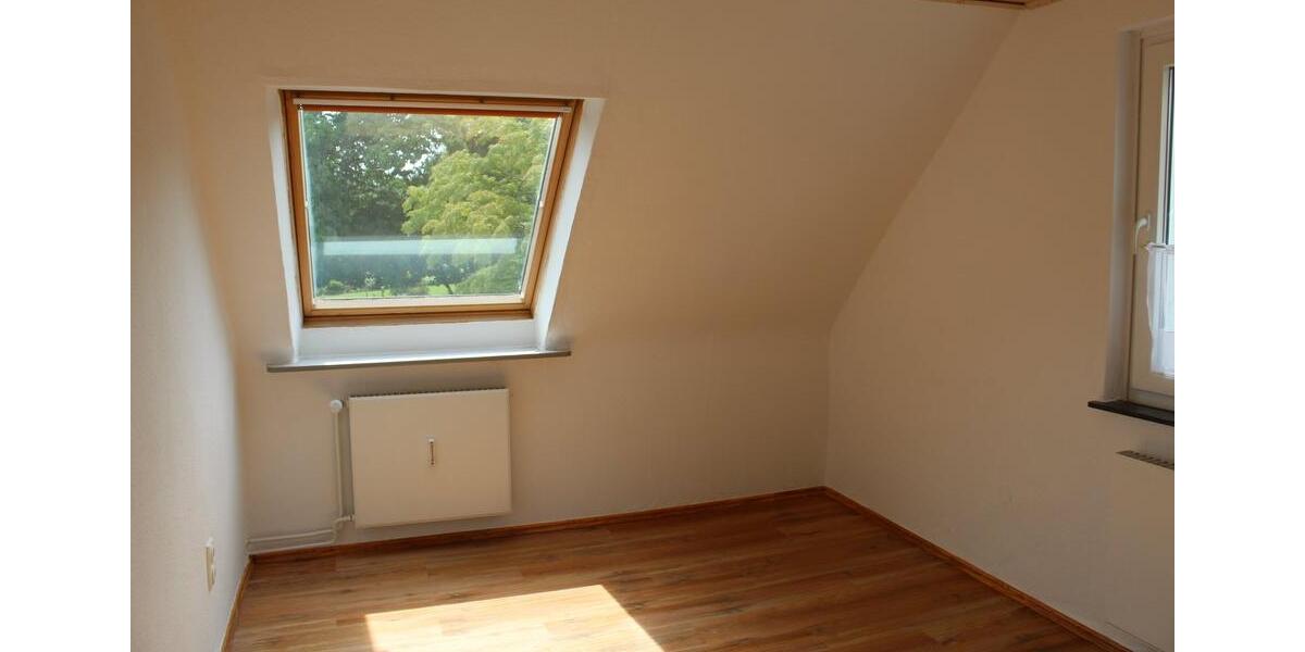 Dachgeschoßwohnung Söllingen ehem. Bahnhof Twieflingen - 3 Zimmer, 71 m&sup2;, 550&euro; | Angebot:25080277