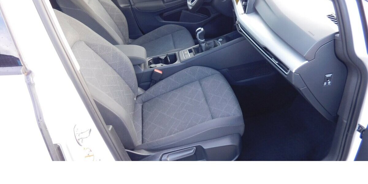 VW Golf Variant VIII 1.5 Life TSI Navi Klima Alu 31.700 km 19.990 &euro; Vordorf 38533