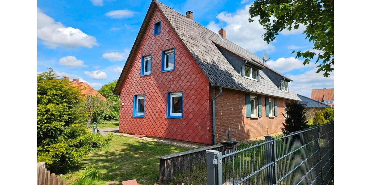 Einfamilienhaus Hillerse - 8 Zimmer, 220 m&sup2;, 1.400&euro; | Angebot:26635930