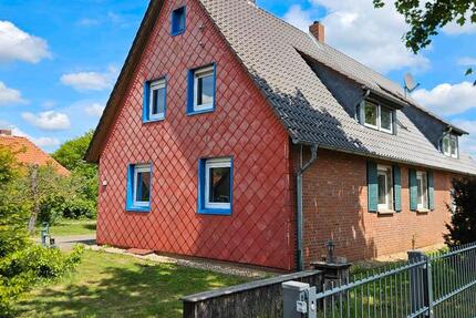 Haus Hillerse - 8 Zimmer, 220 m&sup2;, 1.400&euro; | Angebot:26635930