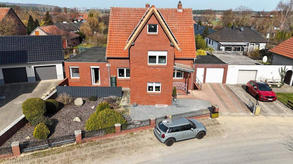 Einfamilienhaus Königslutter (Lauingen) Lauingen - 7 Zimmer, 201 m&sup2;, 309.000&euro; | Angebot:25957460