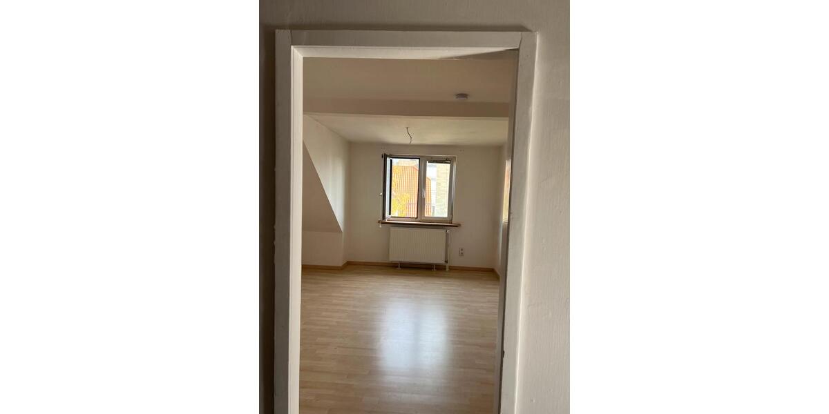 Dachgeschoßwohnung Wolfenbüttel - 4 Zimmer, 80 m&sup2;, 950&euro; | Angebot:25545505