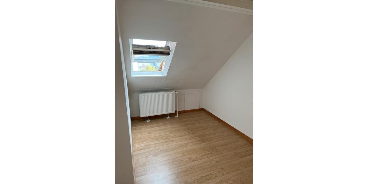 Dachgeschoßwohnung Wolfenbüttel - 4 Zimmer, 80 m&sup2;, 950&euro; | Angebot:25545505