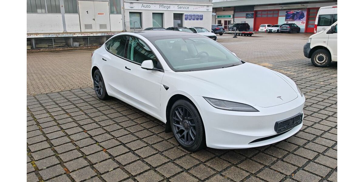 Tesla Model 3 19.361 km 41.970 &euro; Braunschweig 38112