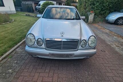 Mercedes-Benz E 320 276.670 km 1.800 &euro; Holle 31188