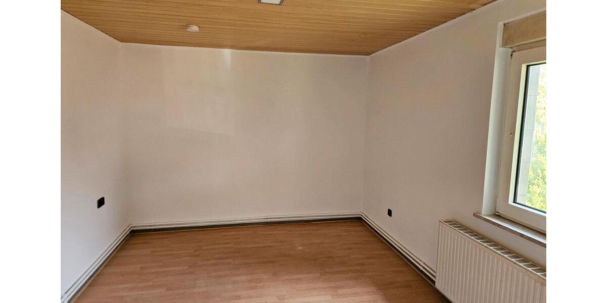 Einfamilienhaus Hillerse - 8 Zimmer, 220 m&sup2;, 1.400&euro; | Angebot:26635930