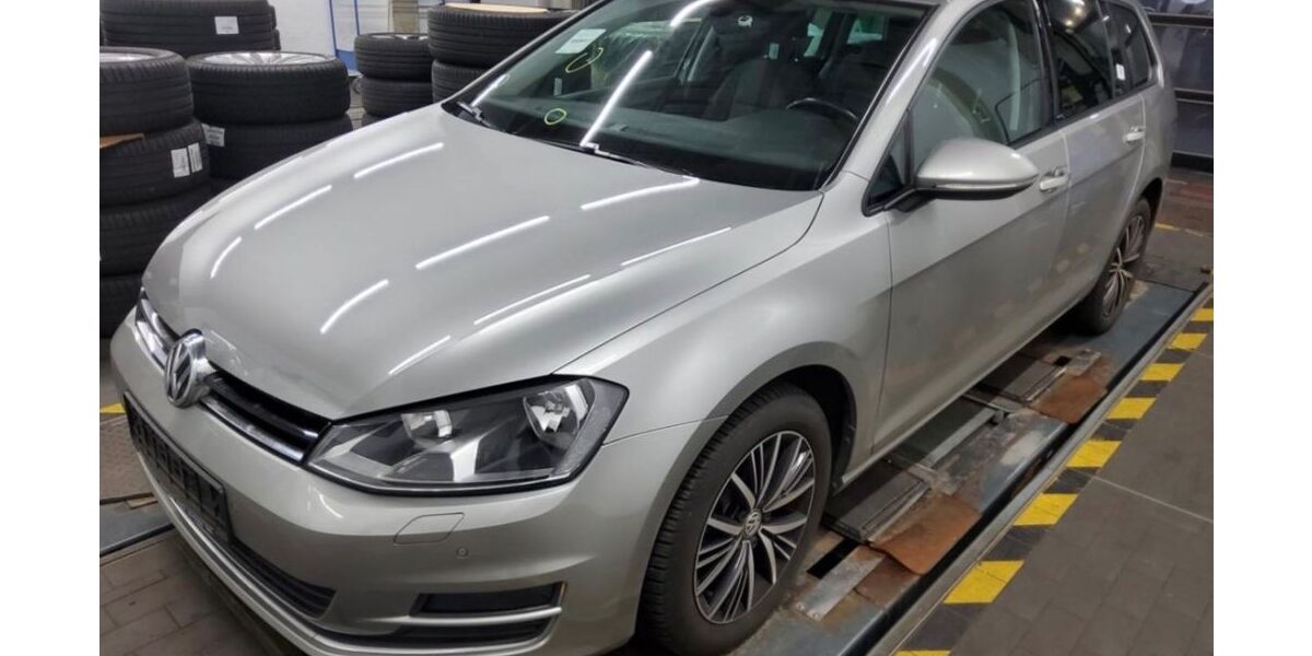 VW Golf 136.000 km 11.890 &euro; Goslar 38640