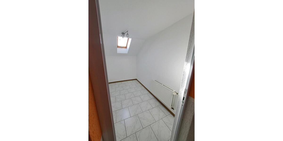 Etagenwohnung Söhlde - 3 Zimmer, 100 m&sup2;, 570&euro; | Angebot:25944736