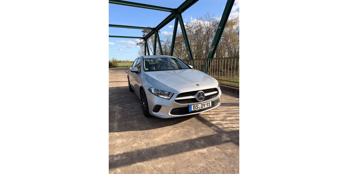 Mercedes-Benz A 180 64.717 km 17.990 &euro; Braunschweig 38110