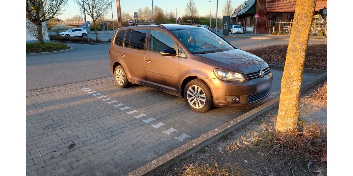 VW Touran 195.000 km 5.700 &euro; Vellmar 34246