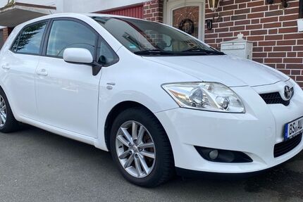 Toyota Auris 140.854 km 4.300 &euro; Braunschweig 38116