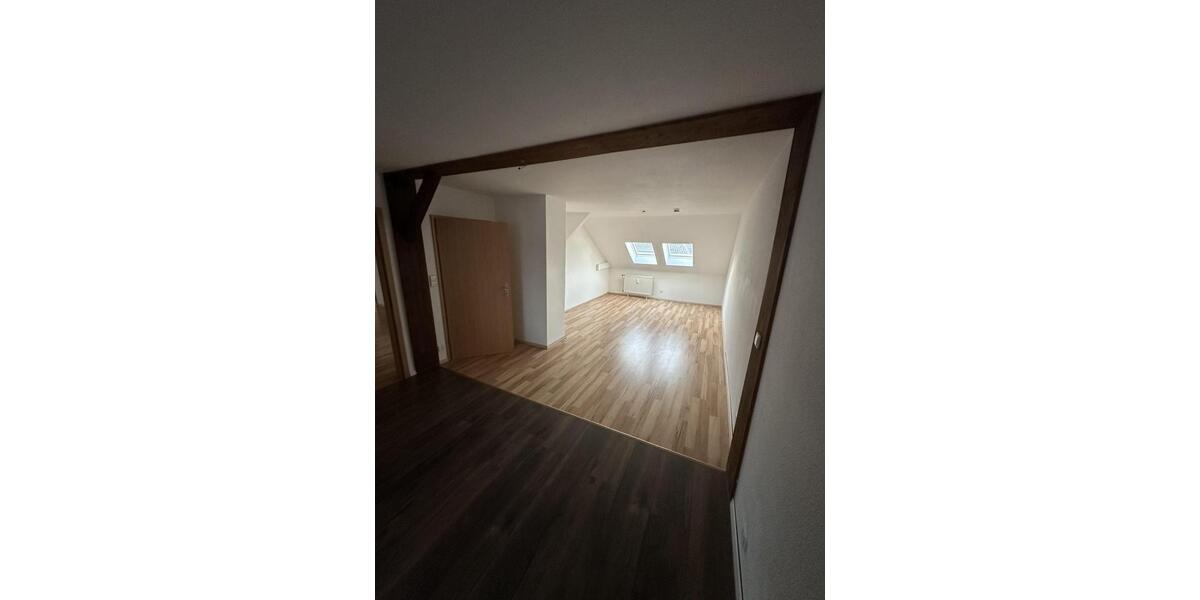Dachgeschoßwohnung Braunschweig Nordstadt - 4 Zimmer, 120 m&sup2;, 1.200&euro; | Angebot:25783967