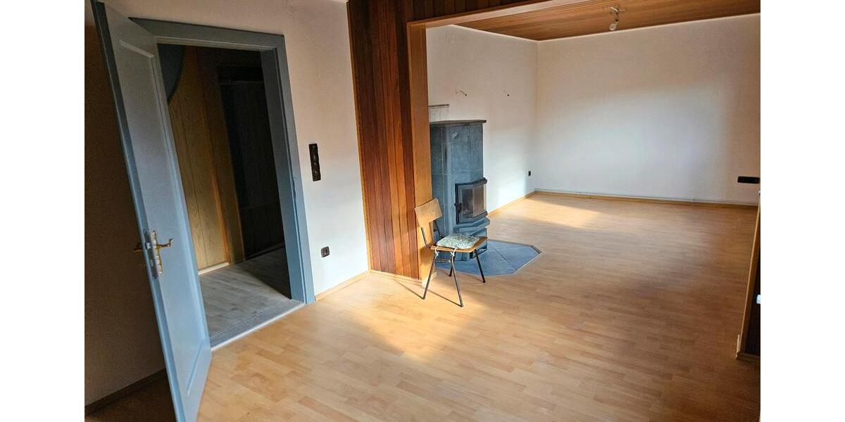 Einfamilienhaus Hillerse - 8 Zimmer, 220 m&sup2;, 1.400&euro; | Angebot:26635930