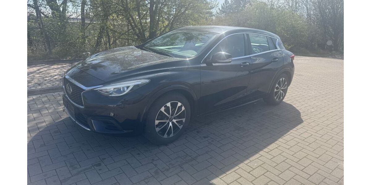 INFINITI Q30 103.150 km 12.500 &euro; Burgdorf 38272