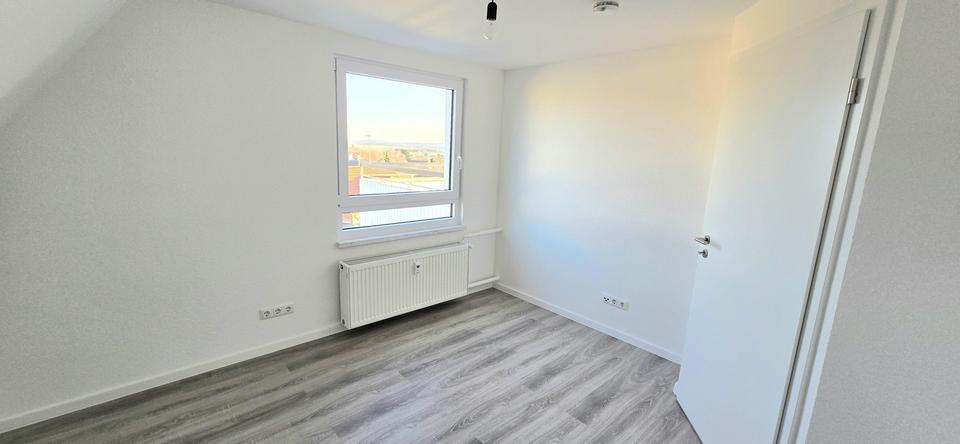 Dachgeschoßwohnung Schöningen - 4 Zimmer, 90 m&sup2;, 565&euro; | Angebot:25794279