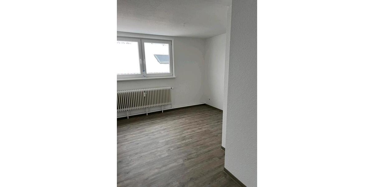 Dachgeschoßwohnung Braunschweig Lehndorf-Watenbüttel - 3 Zimmer, 100 m&sup2;, 800&euro; | Angebot:25631777